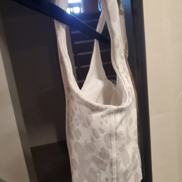 NWOT white and gray Lululemon cheetah workout shirt - Picture 4 of 4